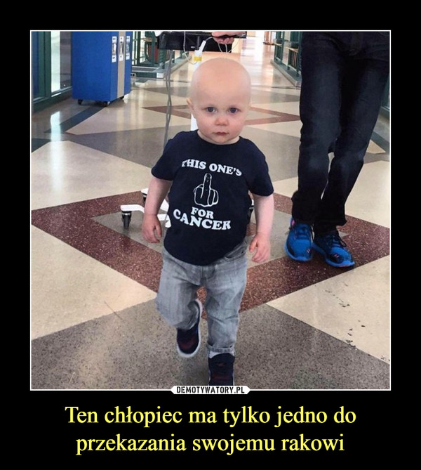 Ten chłopiec ma tylko jedno do przekazania swojemu rakowi –  this one's (finger) for cancer