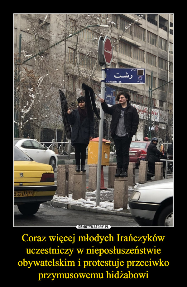 Coraz więcej młodych Irańczyków uczestniczy w nieposłuszeństwie obywatelskim i protestuje przeciwko przymusowemu hidżabowi –  