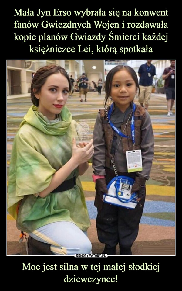 Mała Jyn Erso wybrała się na konwent fanów Gwiezdnych Wojen i rozdawała kopie planów Gwiazdy Śmierci każdej księżniczce Lei, którą spotkała Moc jest silna w tej małej słodkiej dziewczynce!