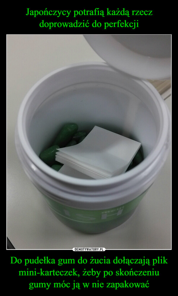 Do pudełka gum do żucia dołączają plik mini-karteczek, żeby po skończeniu gumy móc ją w nie zapakować –  
