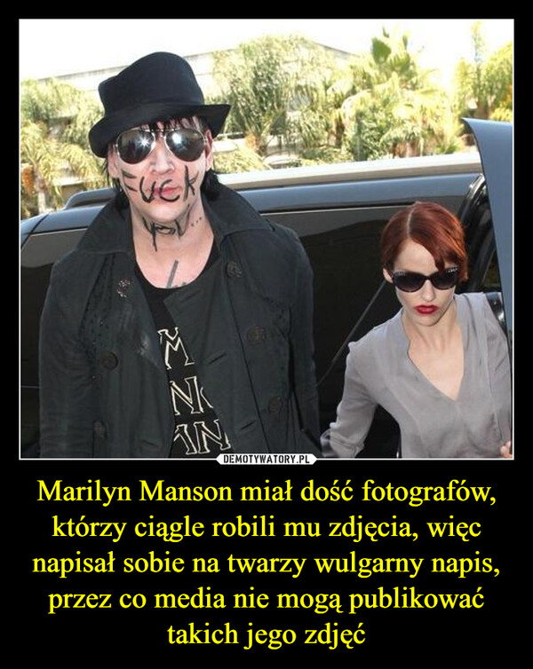Marilyn Manson miał dość fotografów, którzy ciągle robili mu zdjęcia, więc napisał sobie na twarzy wulgarny napis, przez co media nie mogą publikować takich jego zdjęć –  EVEFUCKNkAN