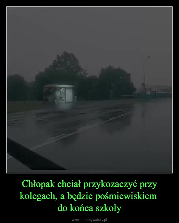 Chłopak chciał przykozaczyć przy kolegach, a będzie pośmiewiskiem do końca szkoły –  UN